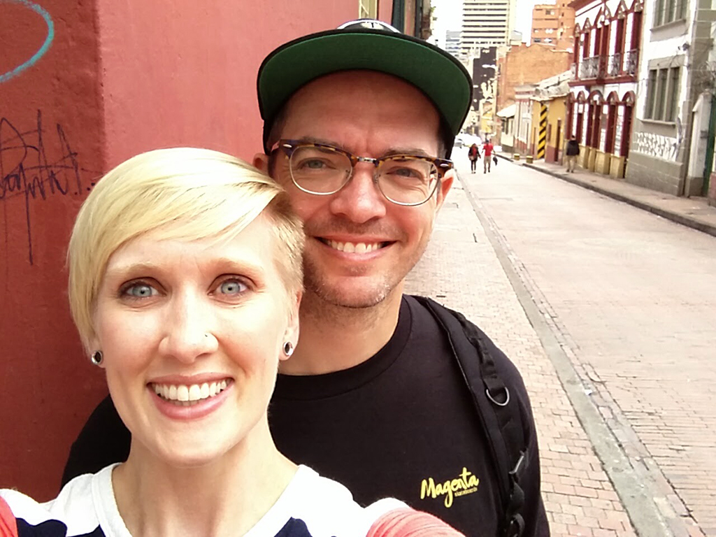 Walking the Streets of La Candelaria District en Bogotá, Colombia